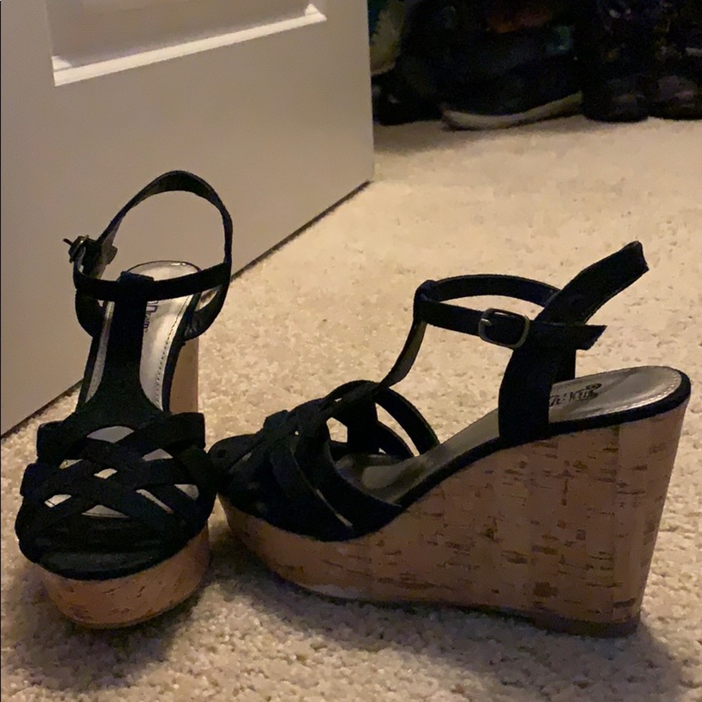 Black Wedges